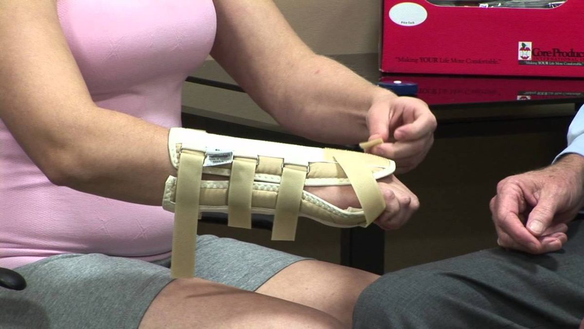 “Using the Clamshell Splint for Injury Treatment”